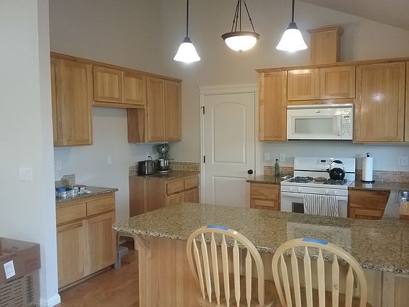 Spacious Kitchen - Gas Range