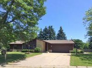 W166N10610 Surrey Dr, Germantown, WI 53022