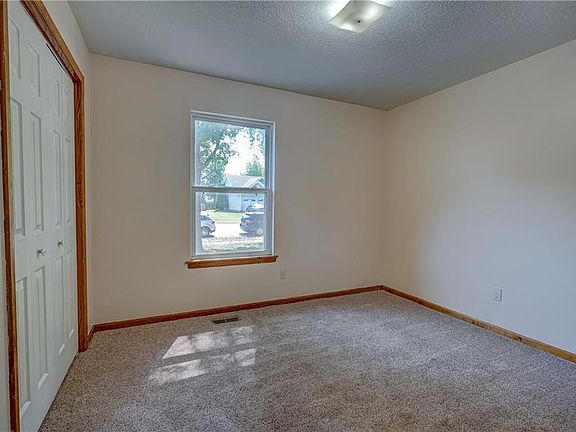 4th image of 1020 SE 11th St