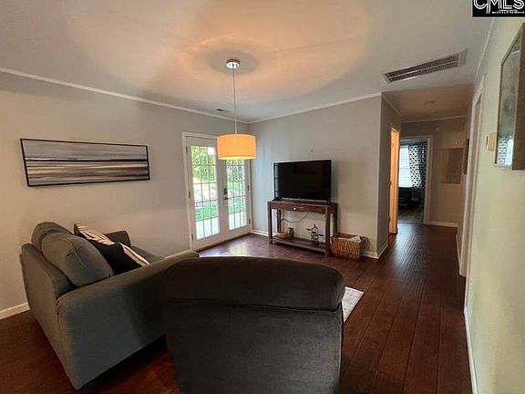 4th image of 608 Elm Ave