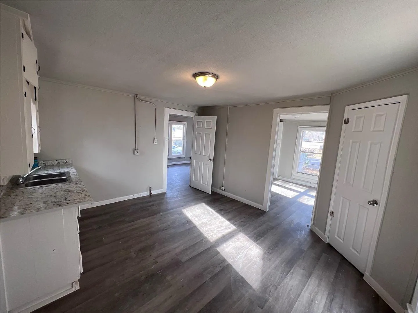 504 Lamar St — Photo 3