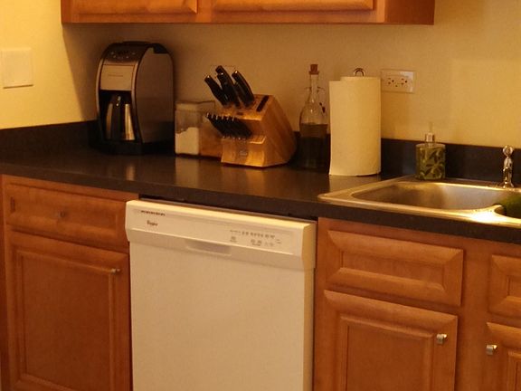2nd image of 938 W Oakdale Ave APT 1S