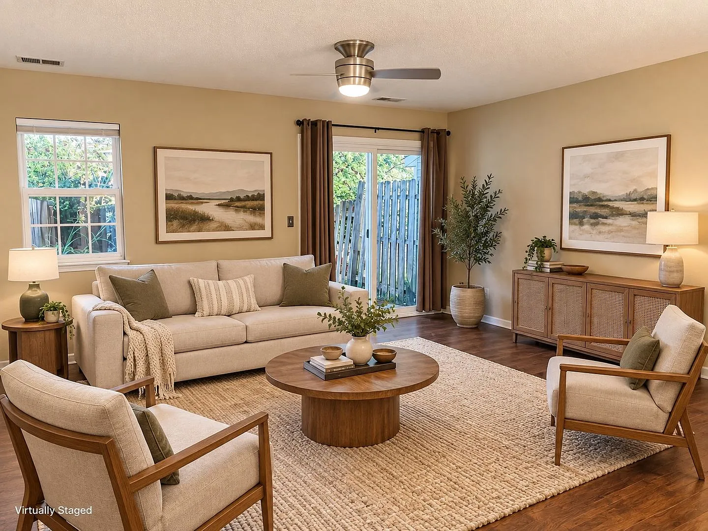Pet-Friendly 2BR Townhome with 2 Ensuite Baths, Community Pool & Fenced Patio — Photo 2