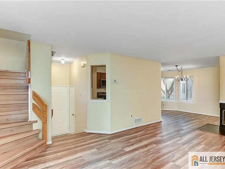 1068 Schmidt Ln — Photo 12