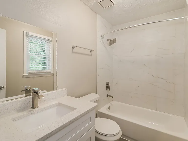 275 Oak St — Photo 17