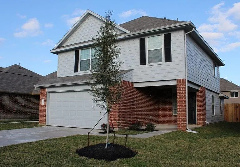 5634 Latta Plantation Dr — Photo 1