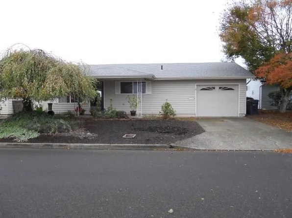 2160 W Santiam Dr, Woodburn, OR 97071