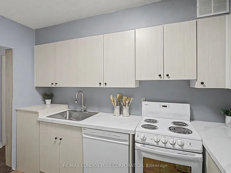 5949 Yonge St #208 — Photo 19