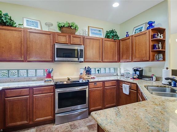 2nd image of 148 Glen Eagle Cir