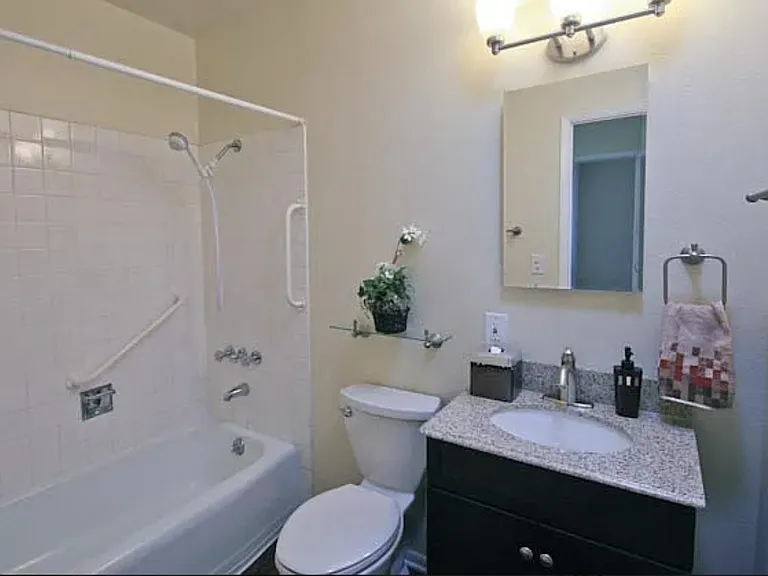 7131 Princess View Dr — Photo 10