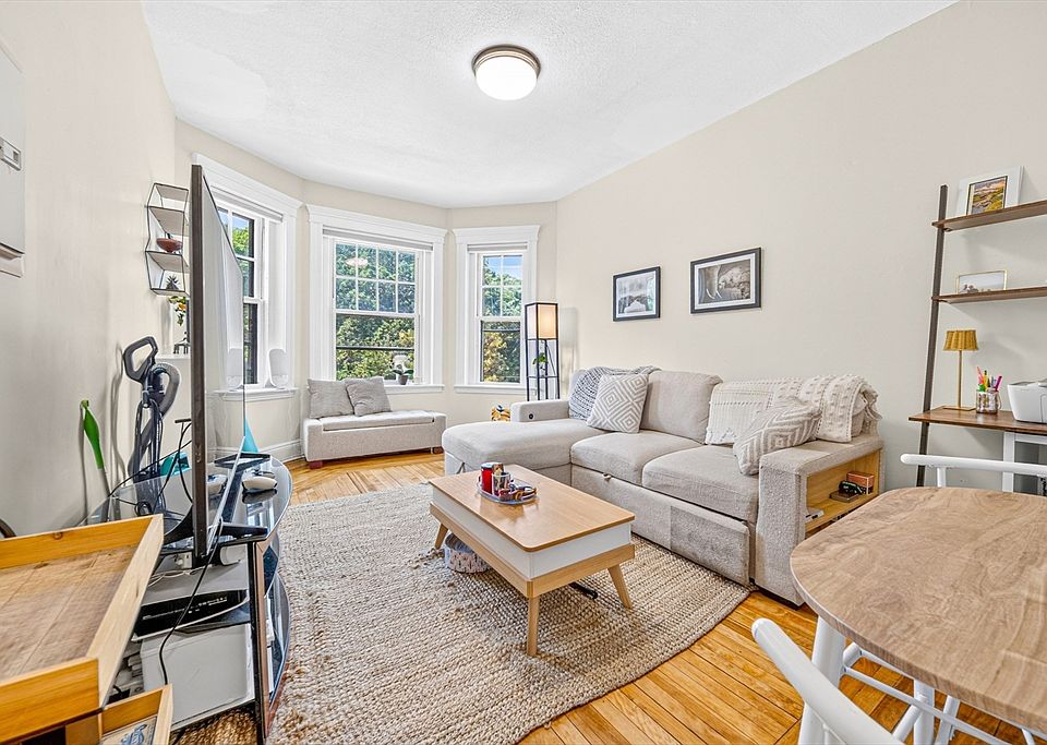 1st image of 324 Chestnut Hill Ave APT 9