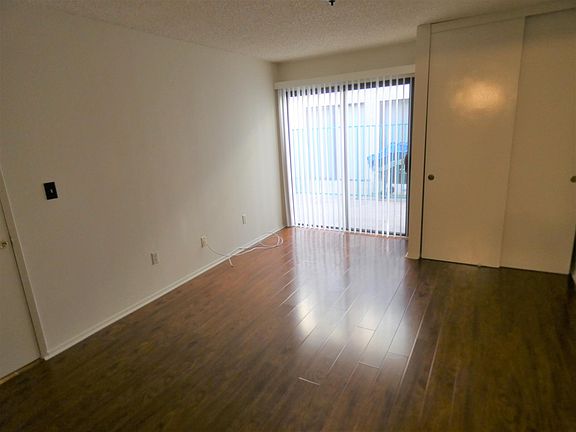 5th image of 640 E Harvard St APT 107