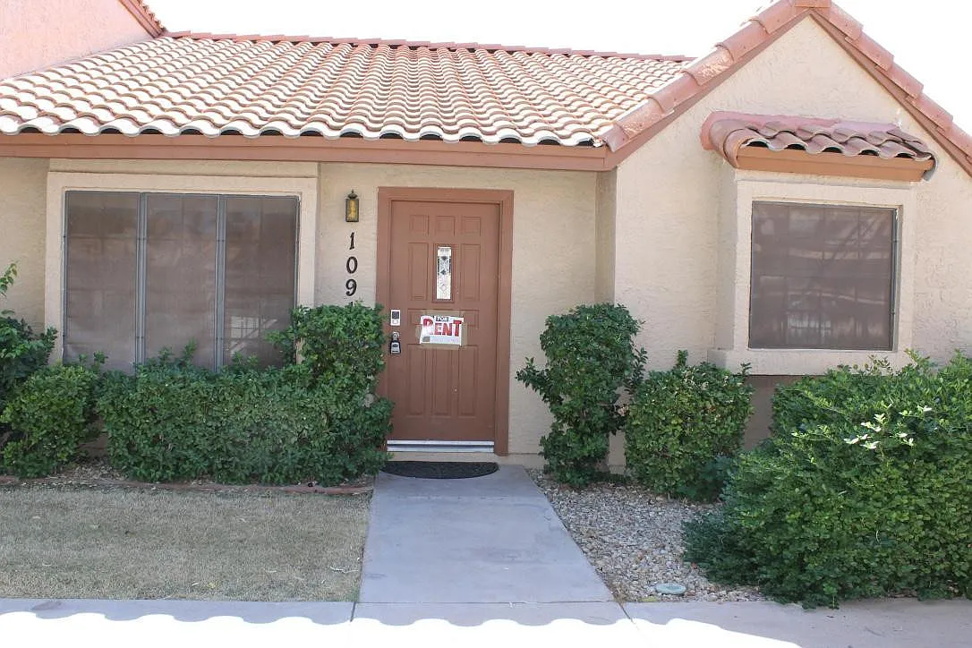 3 bed, 2.0 bath, 1196 sqft, $2,125 — Photo 1