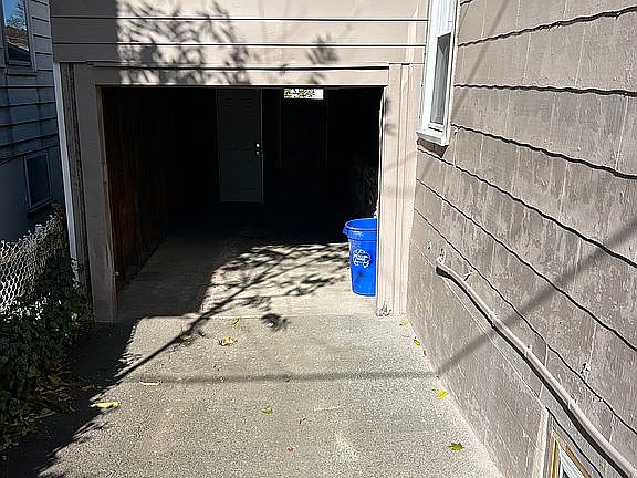 2nd image of 530 Sunbury St
