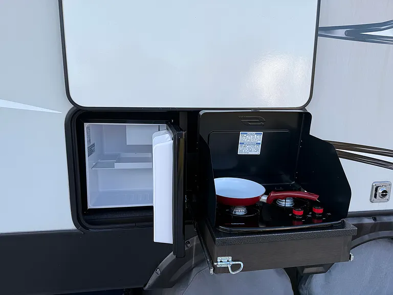 outdoor cooking and refridge