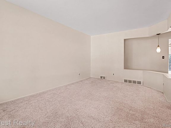 5th image of 3450 Shampo Dr