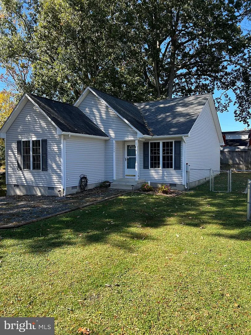 22249 Archer St photo 1