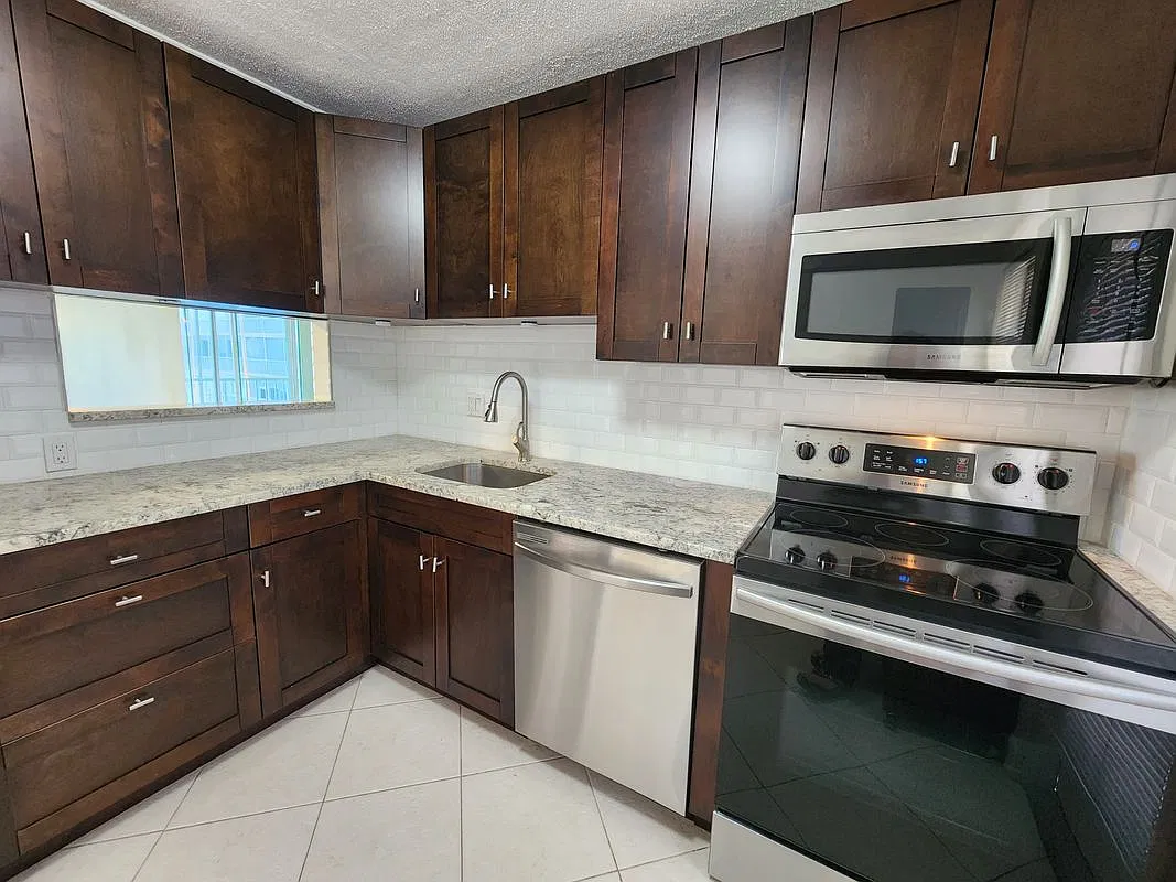 1 bed, 2.0 bath, 770 sqft, $1,750 — Photo 4