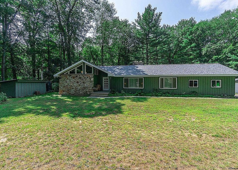 1st image of 9 Pineview Ln