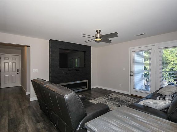 3rd image of 561 Napa Valley Ln APT 5