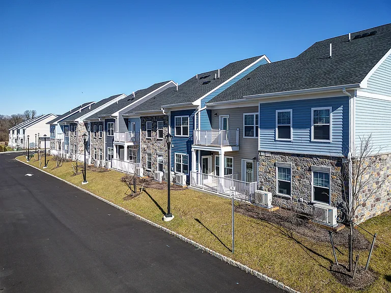 Clinton Woods Apartments — Photo 18