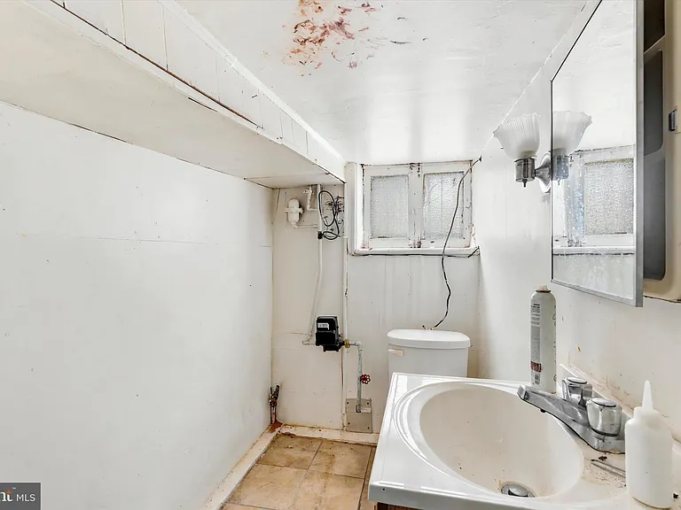 1833 Daly St #2 — Photo 7