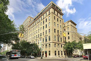 1255 Fifth Avenue in Upper Carnegie Hill