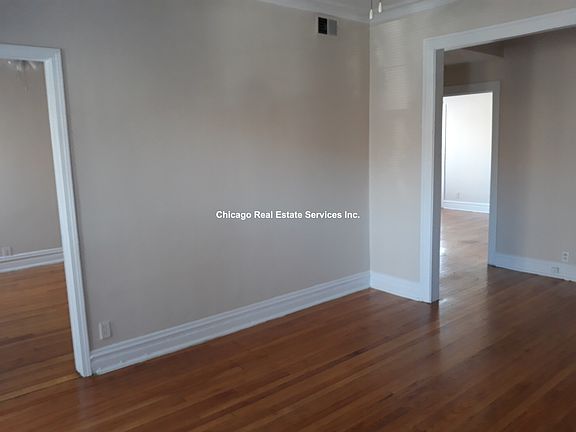 3rd image of 2515 W Sunnyside Ave