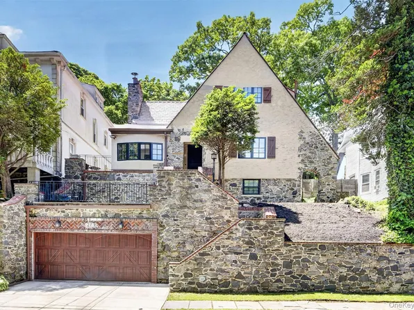 27 Desmond Avenue, Bronxville, NY 10708