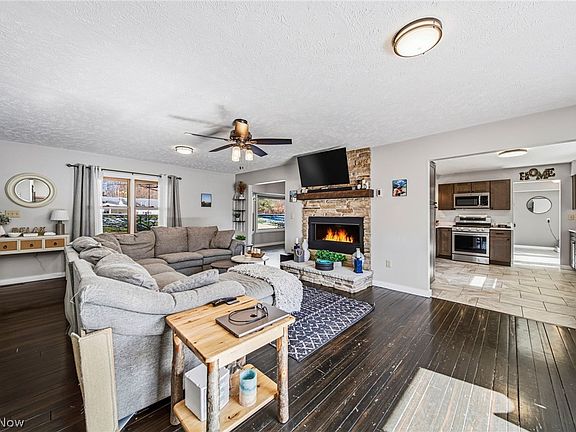 3rd image of 2850 S Ridge Rd