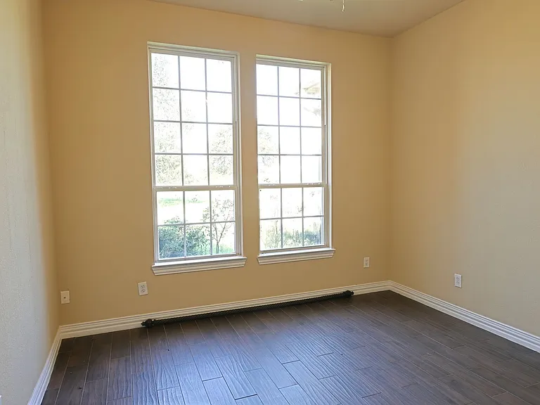 5700 FM 424 — Photo 27