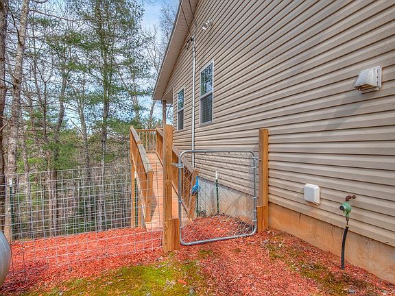 5th image of 212 Warren Dr