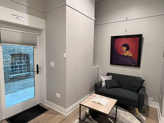 2nd image of 1101 W Granville Ave APT 1