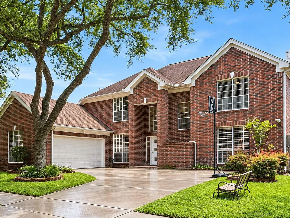 14207 Woodville Gardens Dr