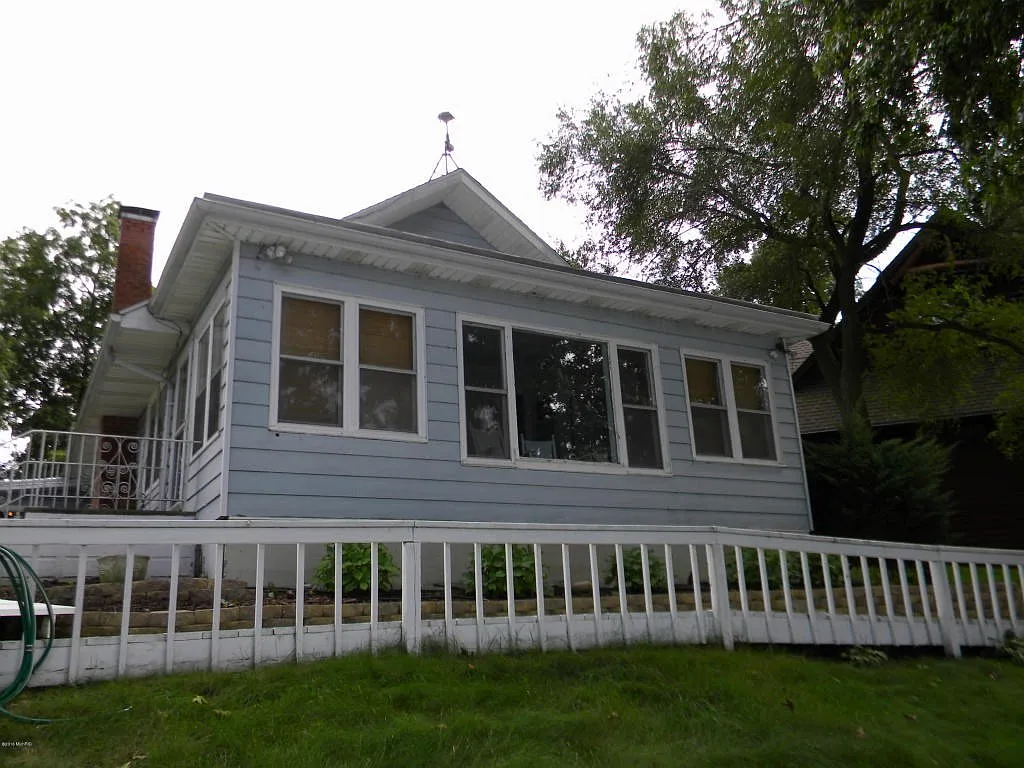 68550 Christiana Lake Rd photo 1