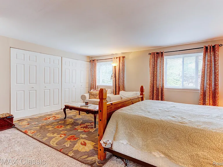 24323 Pinecrest St — Photo 17