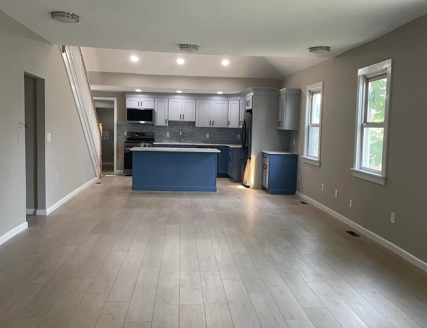 4 bed, 1659 sqft, $3,800 — Photo 2