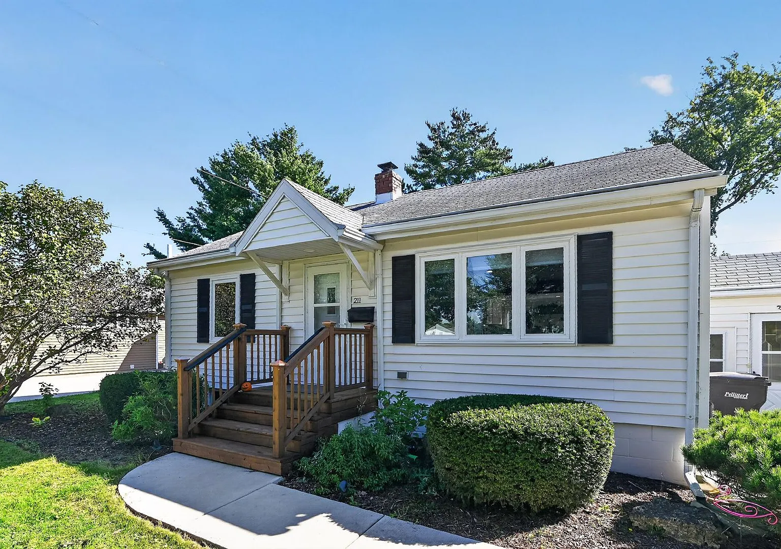211 N Shuman St — Photo 4