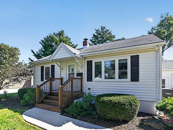 4th image of 211 N Shuman St