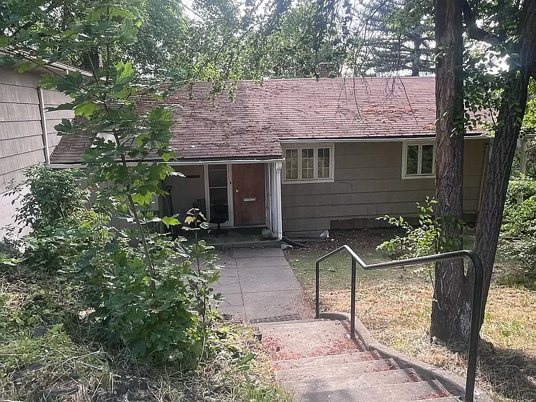 1115 NE Indiana St — Photo 1