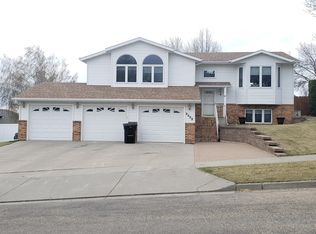 2422 Harding Ave, Bismarck, ND 58501