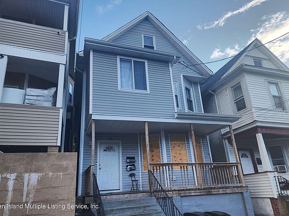 3rd image of 230 Benziger Ave