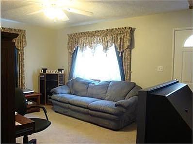 4th image of 102 William St