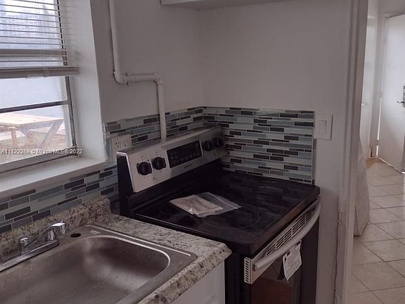 4th image of 2050 Bay Dr #506