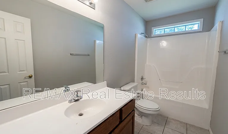 2400 SW 15th St — Photo 16