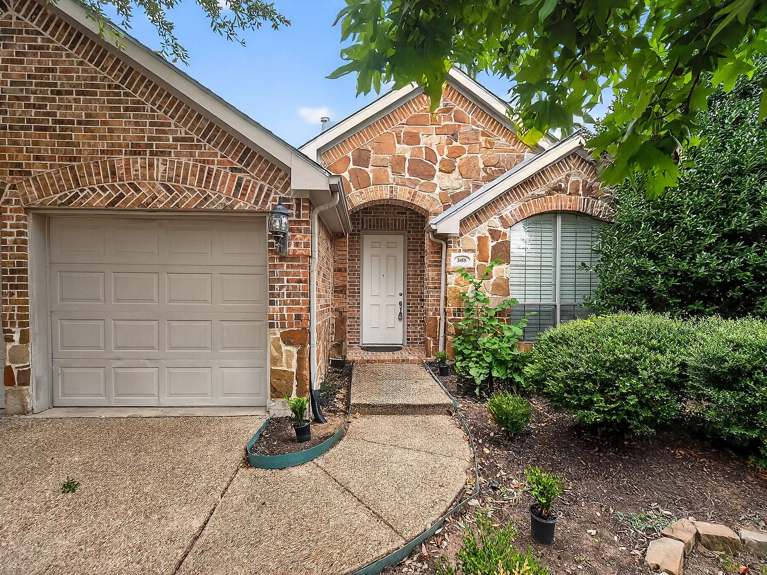 4 bed, 2586 sqft, $2,549 — Photo 4