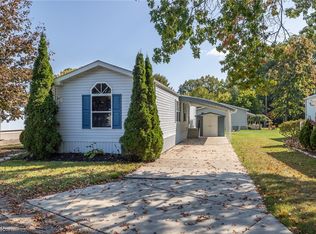 9 Carrie Ln, Olmsted Falls, OH 44138