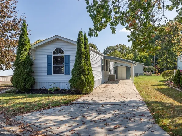 9 Carrie Ln, Olmsted Falls, OH 44138