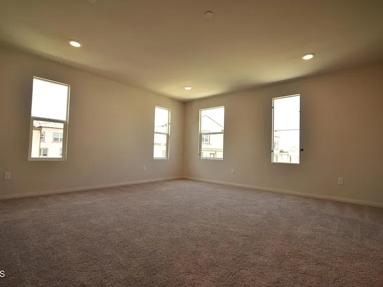 656 Martina St — Photo 7