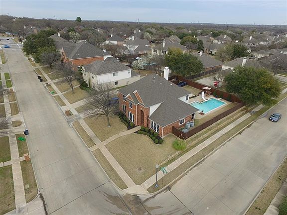 2nd image of 1609 Highland Oaks Dr